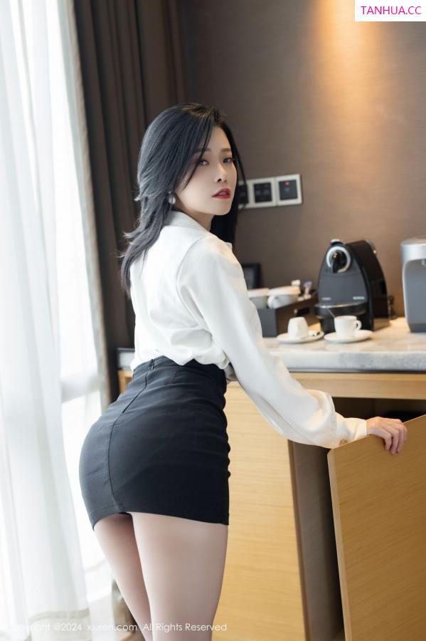 李凯诗 luvian本能 [XiuRen]高清写真图 2024.10.23 No.9329 luvian本能 黑丝美腿第5张图片
